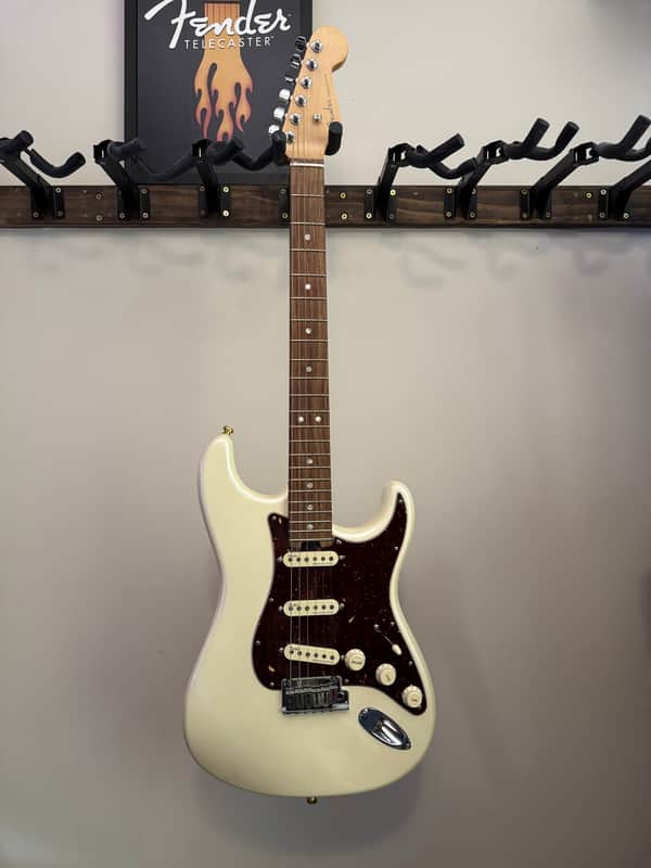 Fender American Elite Stratocaster with Rosewood Fretboard 2016 - 2019 Olympic Pearl