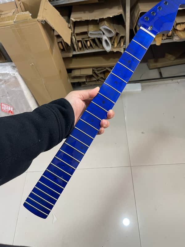 Round stainless steel 22 frets blue gloss finish flame Maple guitar neck tige maple 25.5inch hole 10mm 。 image 1