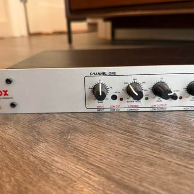 dbx 223s Stereo 2-Way/Mono 3-Way Crossover 2010s - Silver image 2
