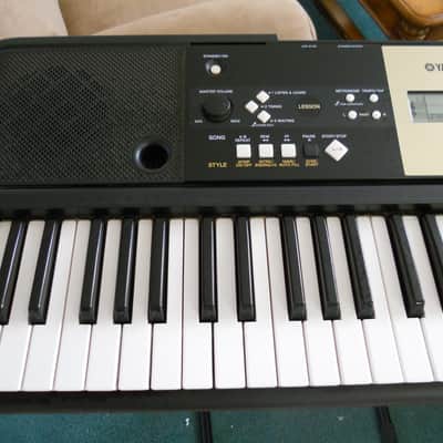 Yamaha YPT-220 61 Key Personal Keyboard with AC Adapter image 3