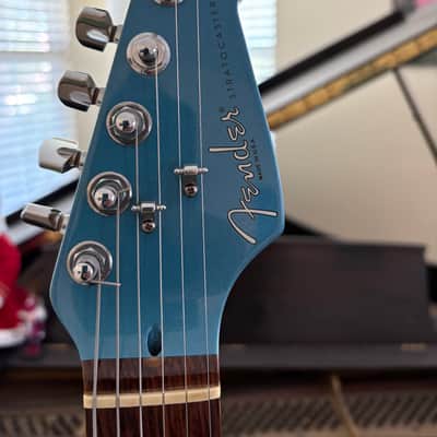 Fender  Stratocaster  1995-1996 - Lake Placid Blue 50th Anniversary Matching Headstock image 3