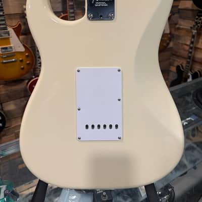 Fender Eric Clapton Artist Series Stratocaster with Vintage Noiseless Pickups 2001 - Present - Olympic White image 8
