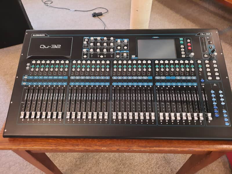 Allen & Heath QU-32 32-Channel Digital Mixer 2015 - Present - Black image 1