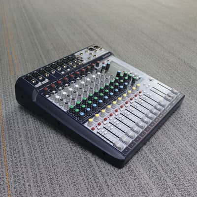 Soundcraft Signature 12 12-Channel Analog Mixer with Lexicon Effects and USB image 3