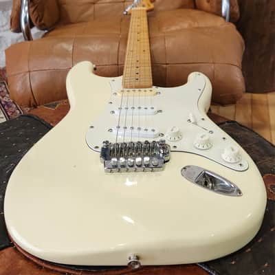 VINTAGE MIJ! Fender ST-557 Stratocaster Vintage White w/ Original One Piece Curly Maple Neck 1985-1987 Japan image 23