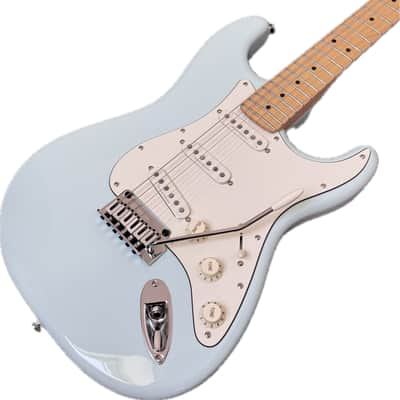 Squier Deluxe Stratocaster 2007 - 2018 | Reverb