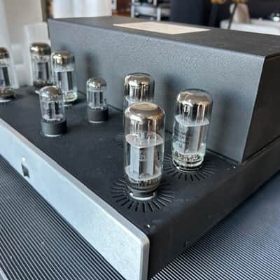 Golden Tube by Solo Electronics SE 40 Amp & Sep 1 Pre Amp 2000 approximately - Black & Silver image 4
