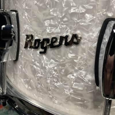 Rogers - 14x6.5" Dyna-Sonic Bread and Butter Lug Snare Drum, Reissue   2010's - White Marine Pearl image 9