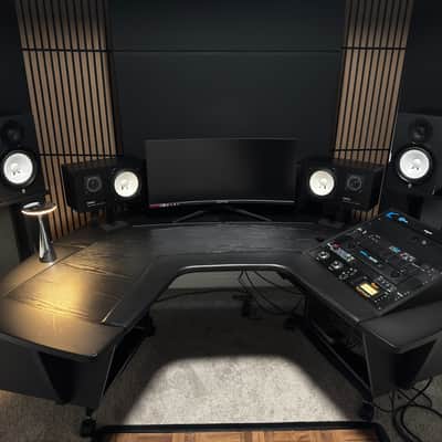 Argosy Aura 260-L Workstation with Upper Right Rack image 1