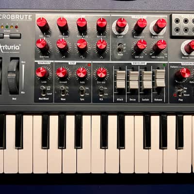 Arturia MicroBrute 25-Key Synthesizer 2014 - Present - Black