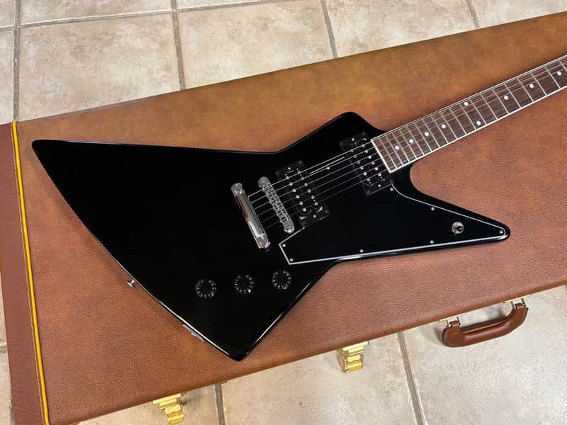 2023 Gibson '70s Explorer ebony black