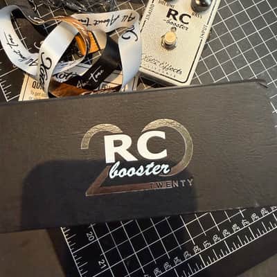 Xotic RC Booster Classic 20th Anniversary 2022 - White image 4