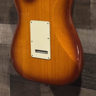 Fender American Performer Stratocaster Honey Burst COLOR:HONEY BURST image 7