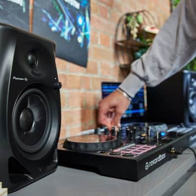 Pioneer DM-50D Active 5" Desktop Monitor and DJ Speakers (Black) with Professional Graded TRS to TRS Cables and Foam Isolation Pads image 5