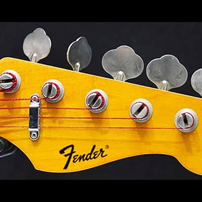 Fender V 1970 - 3 Tone Sunbursst image 5