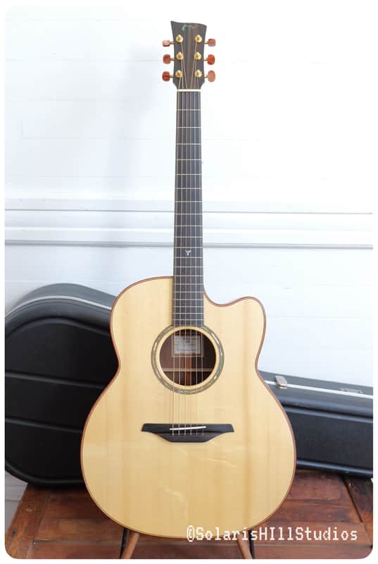 McIlroy AJP 26c сustom 2023 - Satin Figured La Femme Spruce and Walnut w/Fishman Powertap