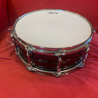 Ludwig LU6514C Universal Brass 5.5x14" Snare Drum with Triple Flange Hoops 2022 - Present - Black Nickel over Brass with Chrome Hardware image 5