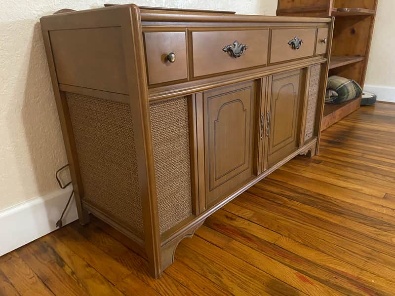 Magnavox Micromatic  1960-1970 Wood image 1