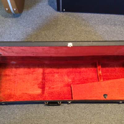 Fender LEFTY Jazz Bass Hardshell Case, Black with Red Plush interior, Fender Amp Logo Black image 1