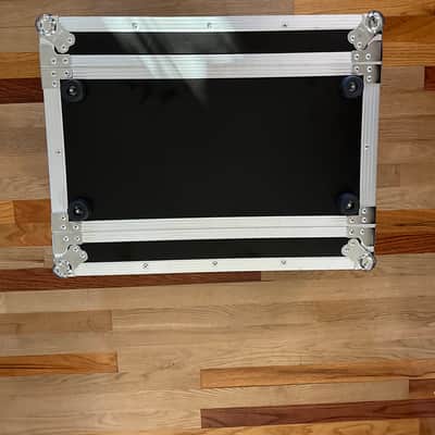 Audiopile A3UE-10 3-Space Shock Mount 10” Rack Depth 2023 - Black image 4