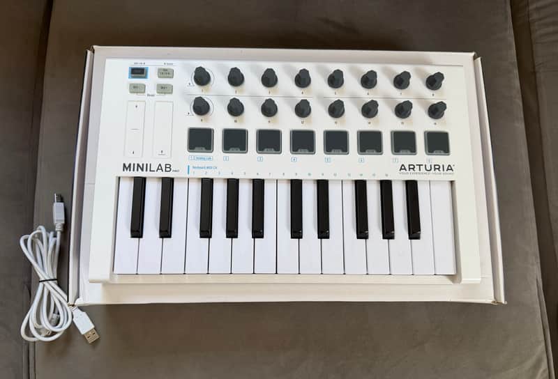 Arturia MiniLab MkII 25-Key MIDI Controller 2017 - Present - White image 1