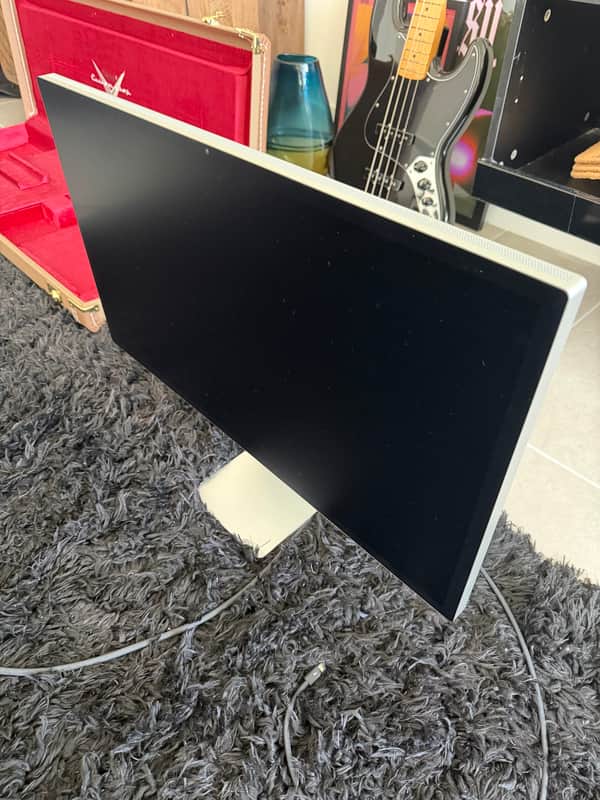 Apple  Studio Display nano glass monitor image 1