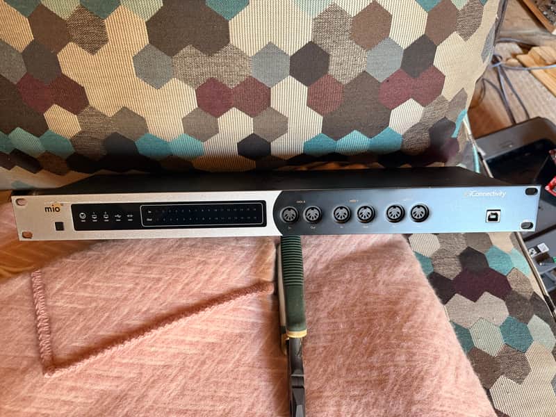 iConnectivity Mio10 Advanced USB MIDI Interface 2010s - Silver image 1