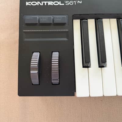 Native Instruments S61 Komplete Kontrol MK3 keyboard w polyphonic aftertouch 2023 - Black image 2