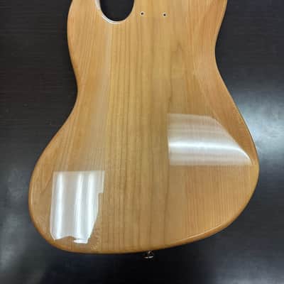 Squier Vintage Modified 5 String Bass Body with electronics - Natural image 2