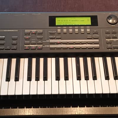 Roland XP-80 76-Key 64-Voice Music Workstation Keyboard 1999 - 2004 - Black image 2