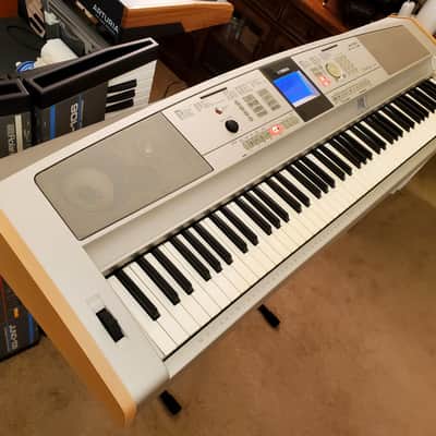 MUST SEE!!! YAMAHA DGX 505 SEMI-WEIGHTED 88-KEY DIGITAL PIANO IN AMAZING CONDITION! image 10