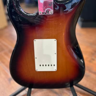 Fender Vintera II '60s Stratocaster with Rosewood Fretboard 3-Color Sunburst  #MX23053744  7 lbs. 9.2oz image 7