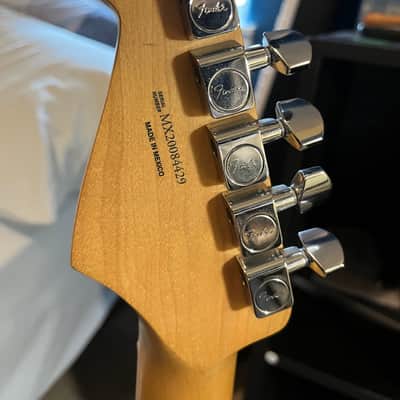 Fender MIM Player Strat 2020 - 3 color Sunburst image 5