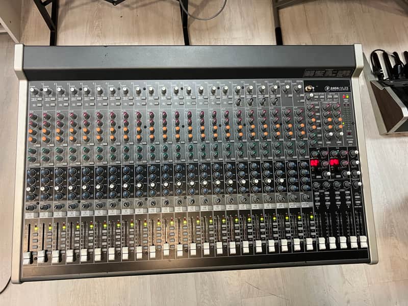 Mackie 2404-VLZ3 24-Channel FX Mixer | Reverb Canada