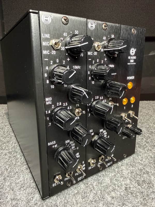 H2 Audio 2×0011 Modules + 002 Rack with Independent Output Level Controls image 1