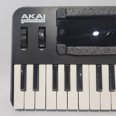 Akai Synth Station 25 and iPod Touch image 2