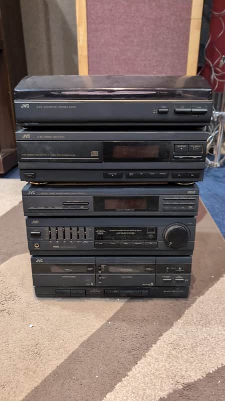 JVC E31 90s - Black image 1
