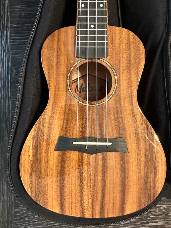 Makaio MKC-10 Koa Concert Ukulele - Natural Excellent image 1
