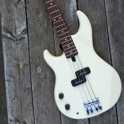 Yamaha BB300 1989 Arctic White image 2