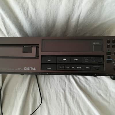 Sony CDP701ES cd player One of the best Sony Esprit CD players image 7