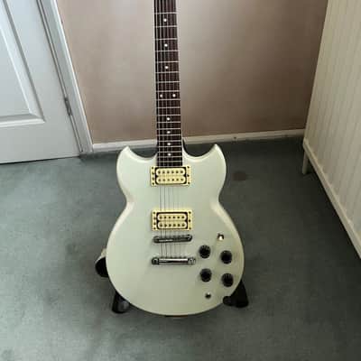 Yamaha SG200 1984 Pearl White c/w Hard Case & Matching Leather