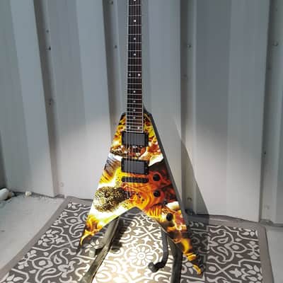 Dean V (Dave Mustaine Signature) // End Game Graphic image 1