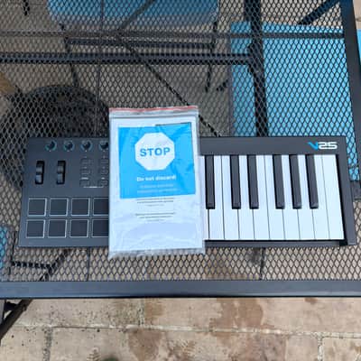 Alesis V25 25-key USB MIDI Controller with Beat Pads 2017 - 2022 - Black image 3