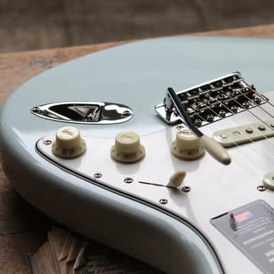 FENDER "American Vintage II 1965 Stratocaster, Round-Lam Rosewood Fingerboard, Sonic Blue" HARDCASE, 3, 69 KG image 11