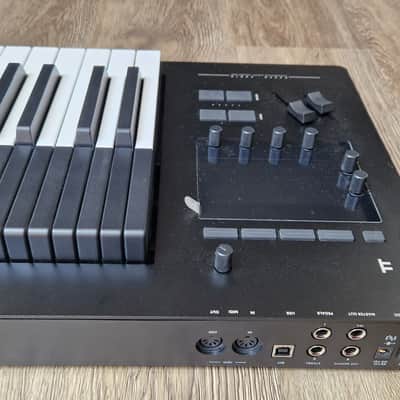 Expressive E Osmose 49-Key 24-Voice Polyphonic Synthesizer 2022 - Present - Black image 6