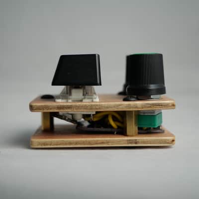 useMidi madMidiMini 2025 with 2 Note Buttons 2 Potentiometers and LEDs image 5