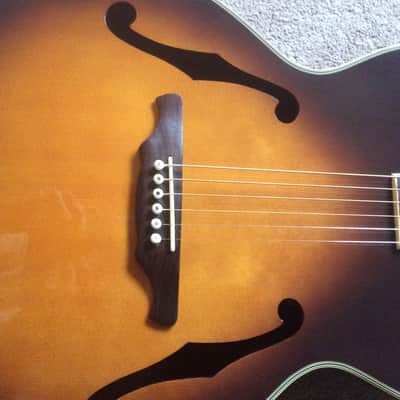 Alvarez 5055 Bluesman Acoustic, Sunburst hardshell case image 3