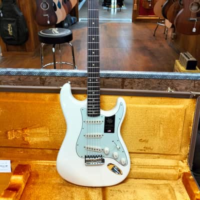 Fender American Vintage II 1961 Stratocaster, Rosewood Fingerboard, Olympic White image 5
