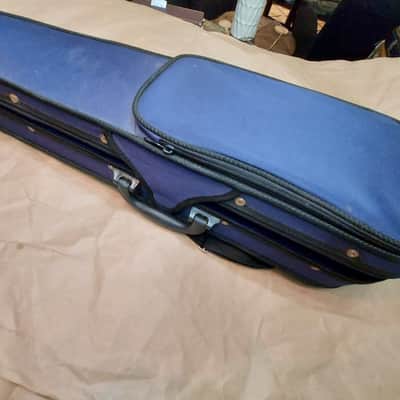 De Villier VN443 sized 4/4 violin with bow and case. China. Very Good Condition image 4