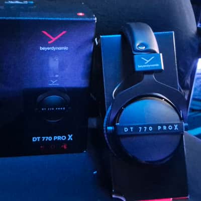 Beyerdynamic DT 700 PRO X Closed Back Headphones - 48 Ohms 2021 - Present - Black image 4